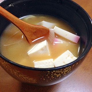 かまぼこと豆腐のお味噌汁